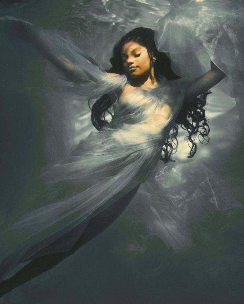 Instagram.com/hallebailey